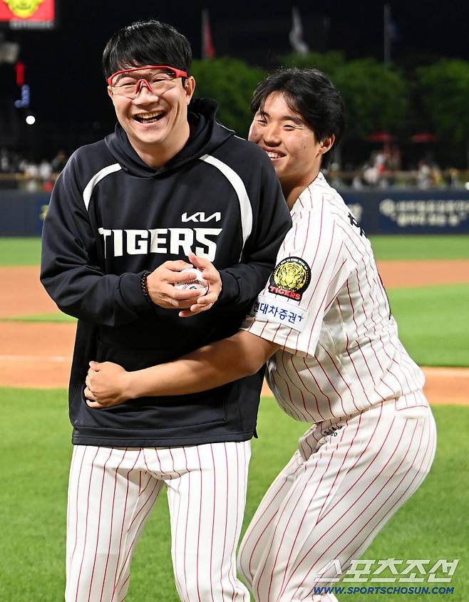 선배님 잠깐만 안을게요~