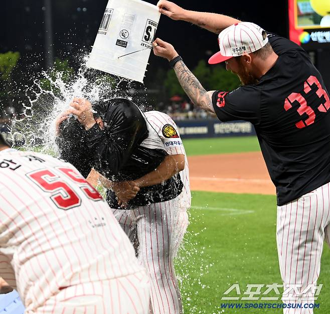 마지막 한방울까지 아낌없는 올러의 물세례 공격