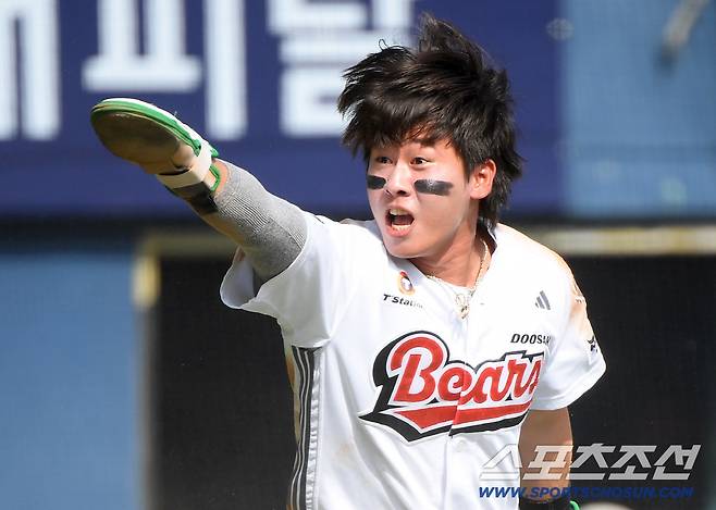 19일 서울 잠실구장에서 열린 KIA-두산전. 5회말 1사 3루 박준순의 3루 땅볼 때 득점한 박찬호가 환호하고 있다. 잠실=정재근 기자 cjg@sportschosun.com/2026.4.19/