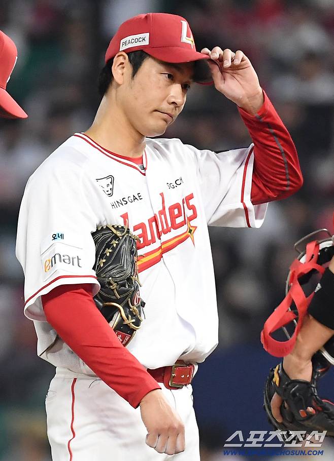 14일 인천 SSG랜더스필드에서 열린 SSG와 두산의 주중 3연전 첫 번째 경기. 3회 조기 강판 당하는 SSG 선발 타케다. 인천=송정헌 기자songs@sportschosun.com/2026.04.14/