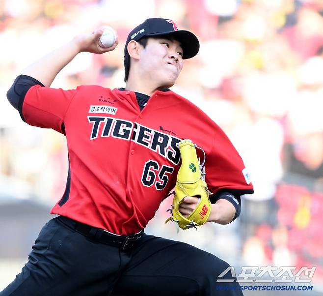 26일 광주KIA챔피언스필드에서 열린 롯데와 KIA의 경기. KIA 성영탁이 역투하고 있다. 광주=허상욱 기자wook@sportschosun.com/2026.04.26/