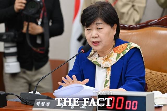 서영교 더불어민주당 의원은 26일 "국정조사위원장으로, 법사위원장으로의 역할과 임무에 집중하고 최선을 다하겠다"며 차기 원내대표 선거에 출마하지 않겠다고 밝혔다. /남용희 기자