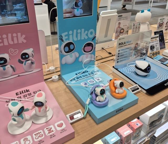 이마트에서 판매 중인 ‘AI 반려 키링 로봇’. [이마트 제공]