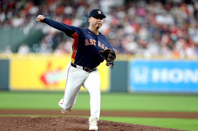 <yonhap photo-2138="">대만 출신 투수 덩카이웨이의 피칭 모습. [AFP=연합뉴스]</yonhap>