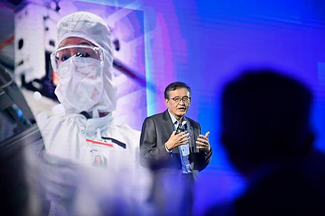 립부 탄(Lip-Bu Tan) 인텔 최고경영자(CEO)가 지난해 대만 르 메르디앙 타이베이 호텔에서 열린 '인텔 대만 40주년' 기념행사에 참석해 발언하고 있다./연합뉴스