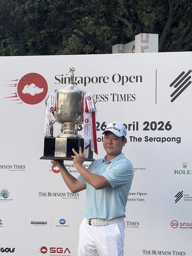 26일 싱가포르 센토사GC 세라퐁 코스에서 열린 아시안투어 싱가포르 오픈에서 우승한 함정우. 스포츠인텔리전스그룹