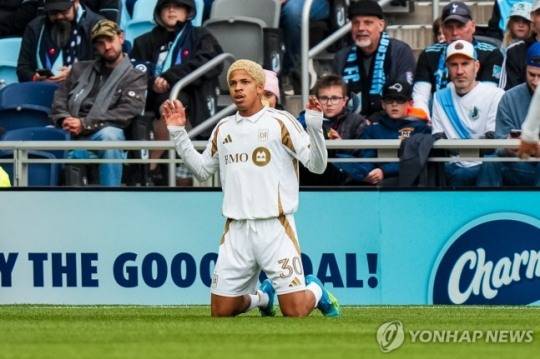 골세리머니를 펼치는 다비드 마르티네스 / 사진=연합뉴스