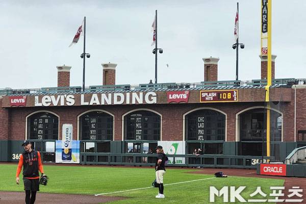 오라클파크 우측 외야 펜스에 설치된 스플래시 히트 카운터. 지금까지 홈팀 타자들은 총 108개의 스플래시 히트를 기록했다. 사진= MK스포츠 DB