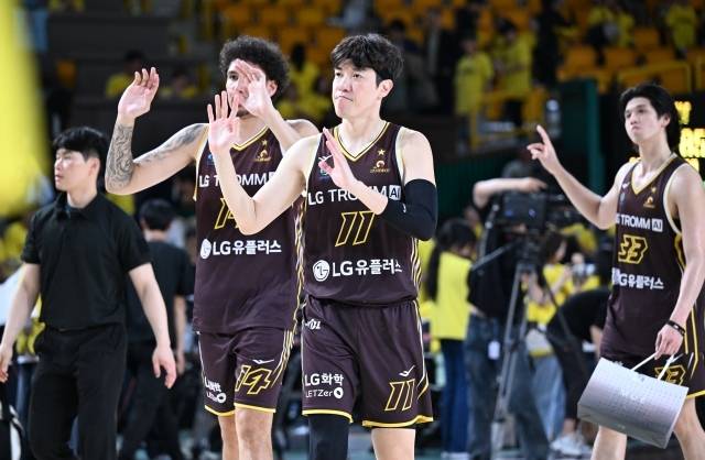 지난 2차전에서 코뼈에 큰 충격을 받은 허일영, 그는 불행 중 다행히 출전할 수 있는 상태다. 경기 전 훈련을 모두 소화, 3차전 출전에 문제없는 상황이다. 사진=KBL 제공