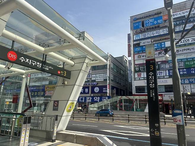[서울=뉴시스] 박형훈 인턴기자 = 신분당선 수지구청역 일대 학원가. 2026.04.23. *재판매 및 DB 금지 *재판매 및 DB 금지