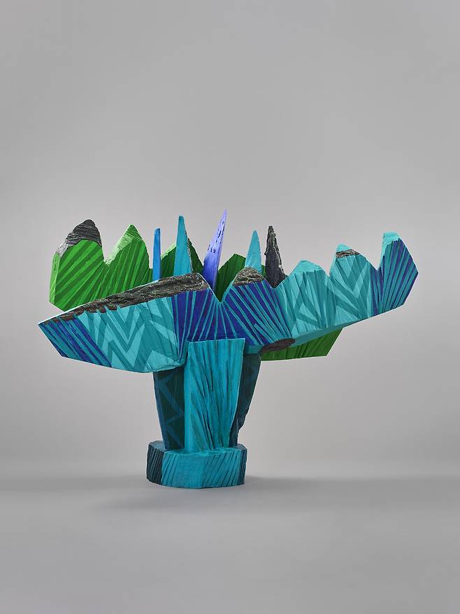 ‘노래하는 나무 2013-16V1’, 2025, 알루미늄에 아크릴 물감.&nbsp;호암미술관 제공