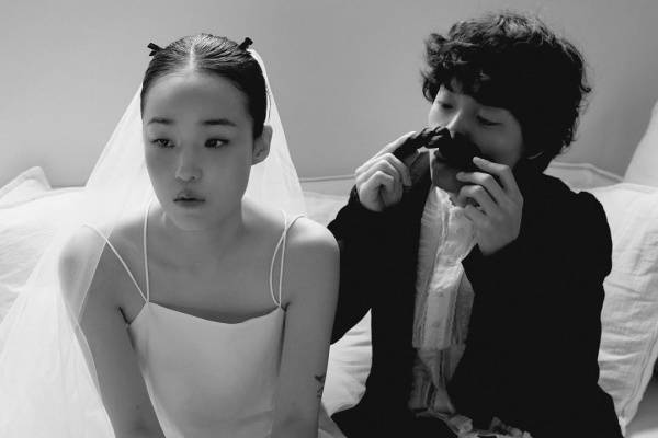 결혼식을 치르는 전주니(왼쪽)와 오존.