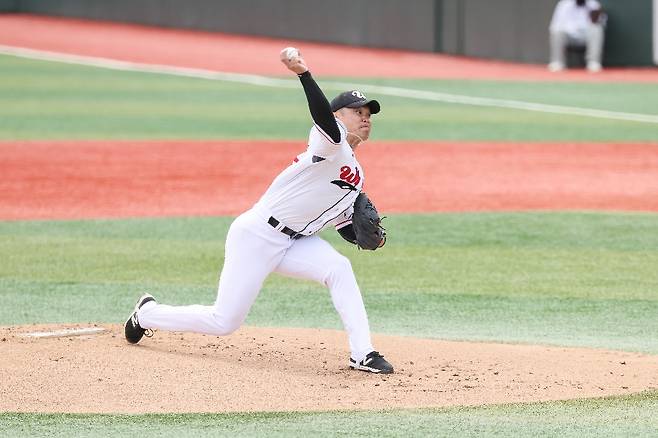 ▲ 울산 웨일즈 일본인 우완투수 고바야시 주이가 투구하고 있다. ⓒ울산 웨일즈