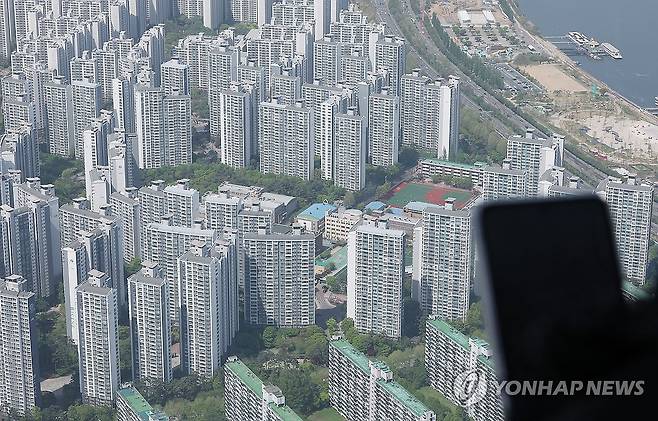 서울 송파구 롯데월드타워에서 바라본 아파트 단지 [연합뉴스 자료사진]