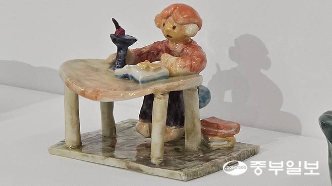 콰야 작가의 '책 읽는 시간'. 임창희기자