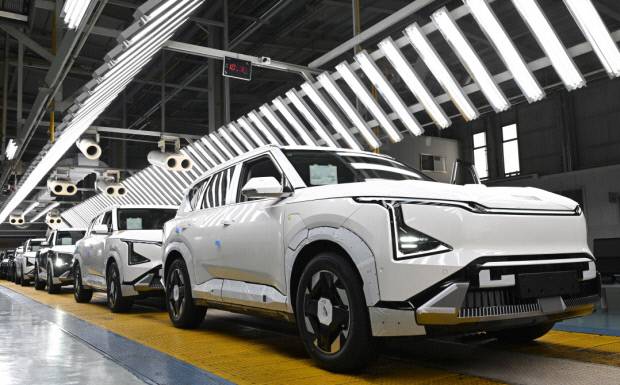 기아 오토랜드 광주 1공장에서 전기차 EV5가 생산되고 있다. <기아 오토랜드 광주 제공>