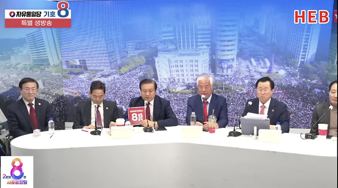 2024년 4월 국회의원 선거를 앞두고 열린 특별 생방송. 왼쪽부터 김학성 교수, 전주남 목사, 장경동 목사, 전광훈 목사, 장학일 목사, 황중선 장로. HEB방송 유튜브 갈무리