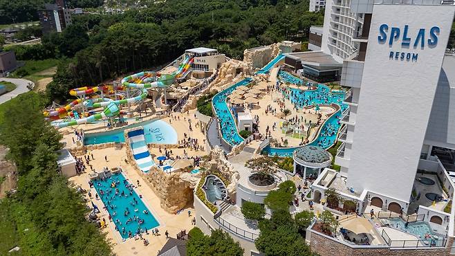 5월 가정의 달을 앞두고 활기로 가득한 스플라스 리솜 워터파크 전경(호반호텔앤리조트 제공)