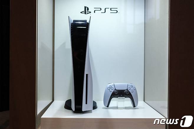 소니 콘솔 게임기 '플레이스테이션5'(PS5) 모습. ⓒ AFP=뉴스1