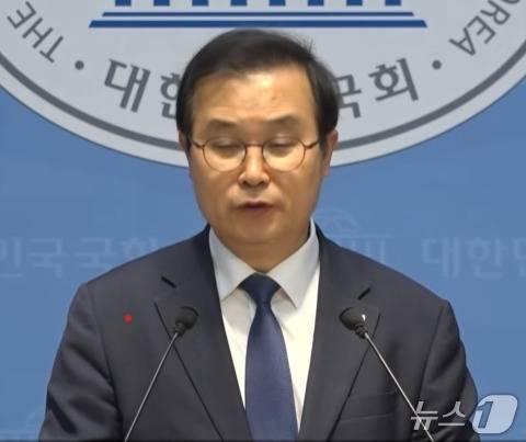 이건태 의원이 27일 국회에서 기자회견을 하고 있는 모습.(유튜브 영상 캡처)