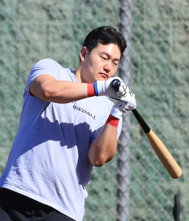 최지만이 지난해 2월 타격훈련을 하고 있다. 사진 | 연합뉴스