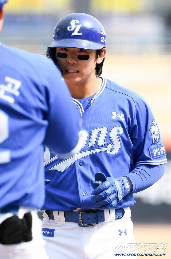 12일 대전한화생명볼파크에서 열린 KBO리그 한화 이글스와 삼성 라이온즈의 시범경기. 삼성 김성윤이 안타를 날린 뒤 기뻐하고 있다. 대전=박재만 기자 pjm@sportschosun.com/2026.03.12/