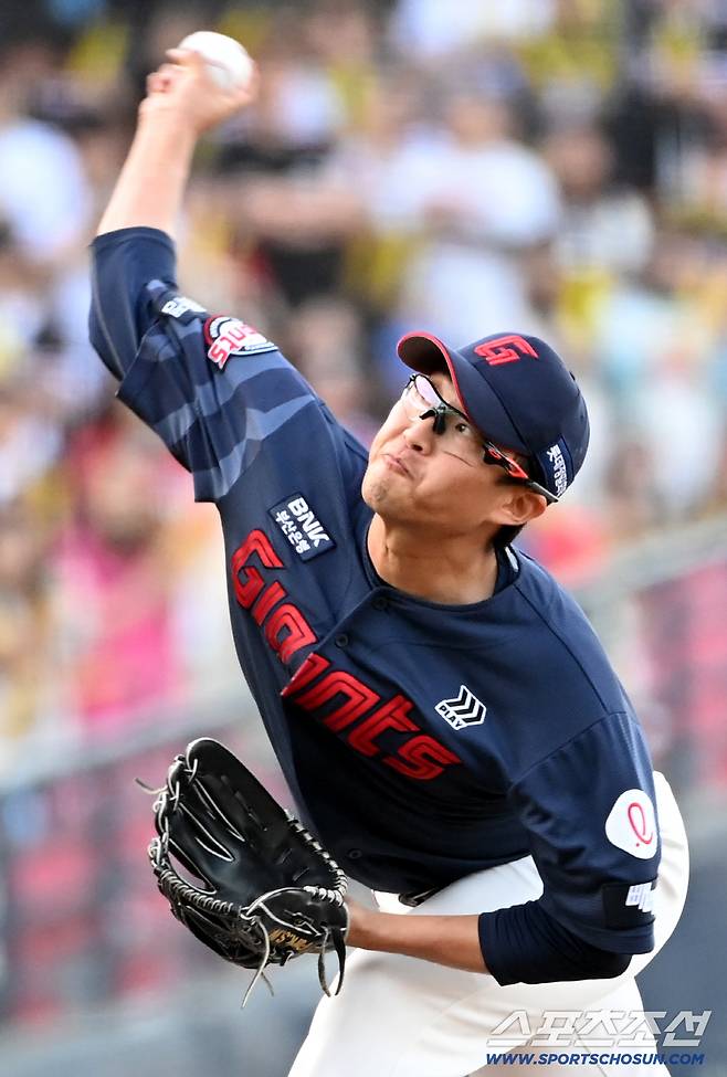 25일 광주KIA챔피언스필드에서 열린 롯데와 KIA의 경기. 롯데 선발투수 박세웅이 역투하고 있다. 광주=허상욱 기자wook@sportschosun.com/2026.04.25/