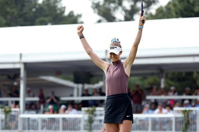 HOUSTON, TEXAS - APRIL 26: Nelly Korda of the United States celebrates after winning The Chevron Championship 2026 at Memorial Park Golf Course on April 26, 2026 in Houston, Texas.   Sarah Stier/Getty Images/AFP (Photo by Sarah Stier / GETTY IMAGES NORTH AMERICA / Getty Images via AFP)







<저작권자(c) 연합뉴스, 무단 전재-재배포, AI 학습 및 활용 금지>
