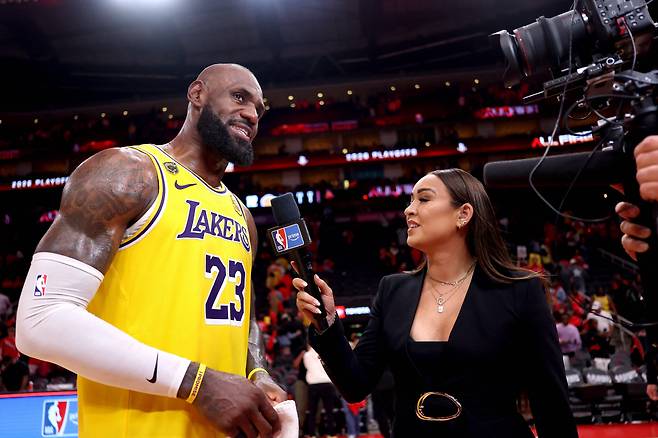 HOUSTON, TEXAS - APRIL 24: LeBron James #23 of the Los Angeles Lakers speaks with the media following the game against the Houston Rockets at Toyota Center on April 24, 2026 in Houston, Texas. NOTE TO USER: User expressly acknowledges and agrees that, by downloading and or using this photograph, User is consenting to the terms and conditions of the Getty Images License Agreement.   Kenneth Richmond/Getty Images/AFP (Photo by Kenneth Richmond / GETTY IMAGES NORTH AMERICA / Getty Images via AFP)







<저작권자(c) 연합뉴스, 무단 전재-재배포, AI 학습 및 활용 금지>