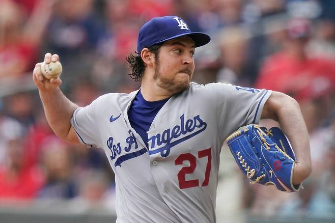 FILE - Los Angeles Dodgers starting pitcher Trevor Bauer (27) delivers in the first inning of a baseball game against the Atlanta Braves, Sunday, June 6, 2021, in Atlanta. (AP Photo/Brynn Anderson, File) FILE PHOTO;







<저작권자(c) 연합뉴스, 무단 전재-재배포, AI 학습 및 활용 금지>