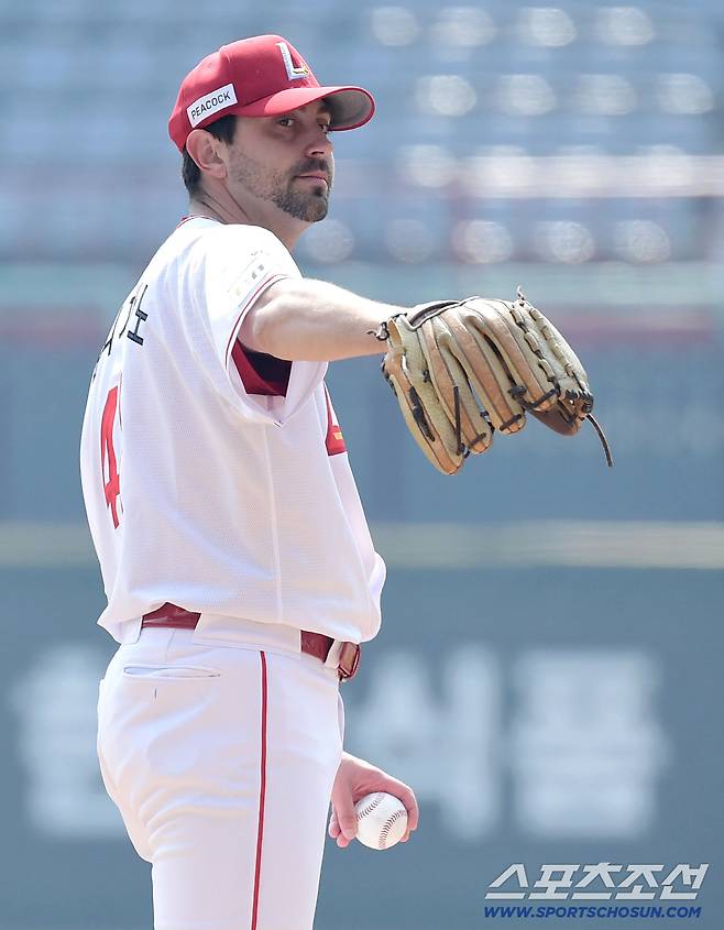 17일 인천 SSG랜더스필드에서 열린 KBO리그 SSG와 삼성의 경기. 선발 투구하고 있는 SSG 베니지아노. 인천=송정헌 기자songs@sportschosun.com/2026.03.17/