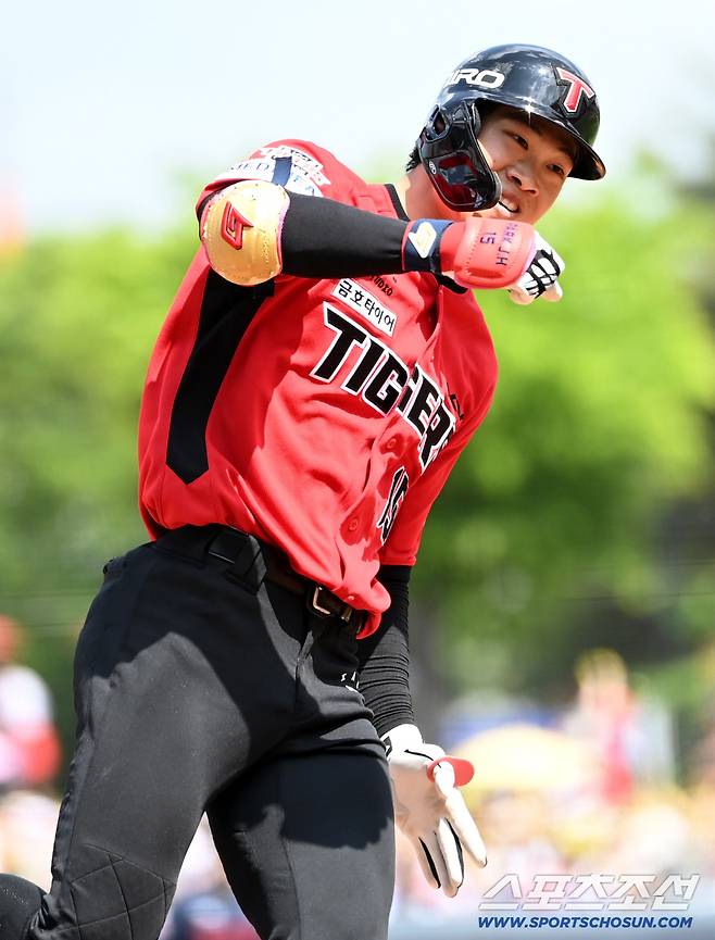 26일 광주KIA챔피언스필드에서 열린 롯데와 KIA의 경기. 1회말 박재현이 선두타자 홈런을 치고 베이스를 돌고 있다. 광주=허상욱 기자wook@sportschosun.com/2026.04.26/