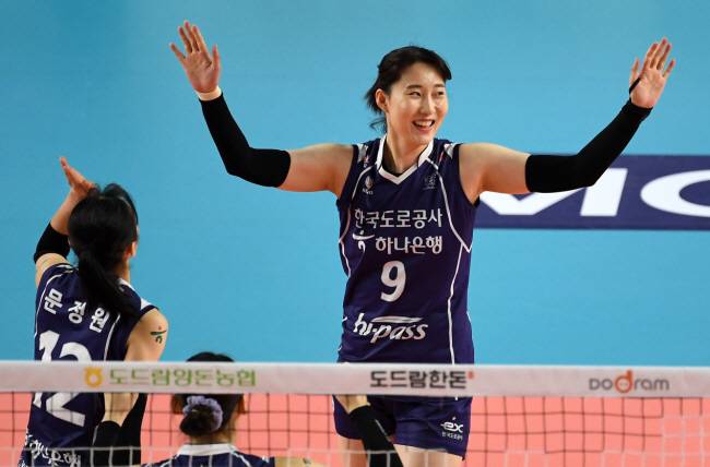 V-리그 여자부 챔피언결정전 4차전 도로공사와 흥국생명의 경기가 4일 김천실내체육관에서 열렸다. 도로공사 박정아가 득점 후 환호하고 있다. 김천=박재만 기자 pjm@sportschosun.com/2023.04.04/