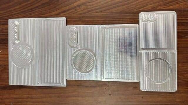 갤럭시Z폴드 8, 갤럭시Z플립 8, 갤럭시Z폴드 8 와이드(가칭)의 모형이 공개됐다. (사진=소니 딕슨 엑스 @SonnyDickson)