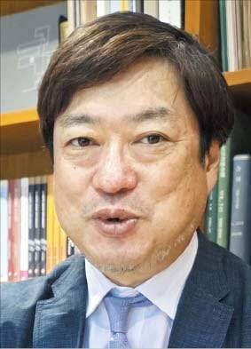 진보 켄 게이오대 교수