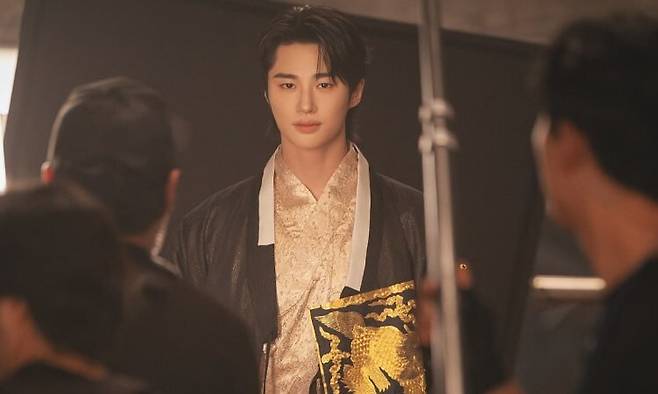 문화방송(MBC) 금토드라마 ‘21세기 대군부인’에서 주인공 이안대군(변우석)은 왕의 탄신일에 사냥복인 철릭 차림으로 등장해 ‘예법’에 맞지 않는다는 논란을 불렀다. 문화방송 누리집 갈무리