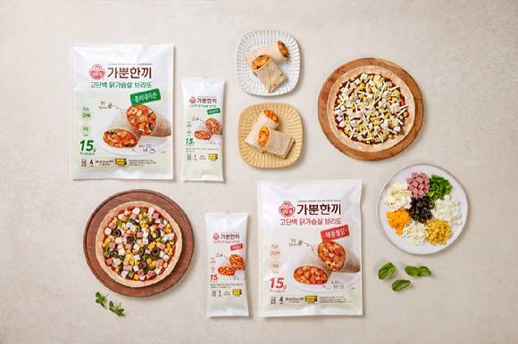 오뚜기 가뿐한끼 고단백 닭가슴살 브리또 2종. [사진=오뚜기]