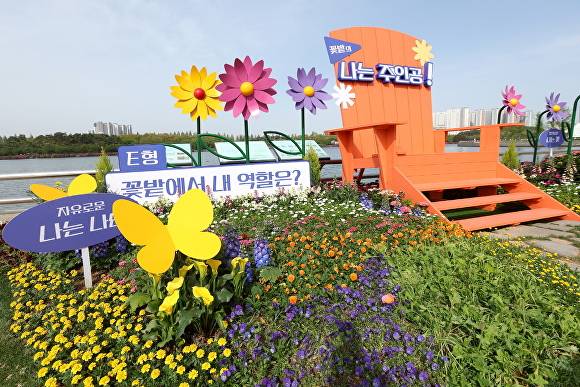 엠지(MZ) 세대를 겨냥한 조형물 전경.[사진=고양시]