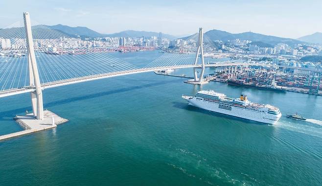 부산이 관광 접근성 및 인프라 확대, 크루즈 관광 성장세 가속, 체험형 관광 콘텐츠 확산, MICE 산업 성장과 부산시의 관광 정책이 조화롭게 맞물리면서 체류형 관광지로 변모함과 동시에 글로벌 관광도시로 발돋움하고 있다. [사진 부산시청]