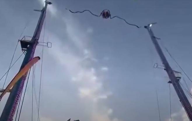 최대 상공 90m까지 치솟는 스페인의 놀이기구. 소셜미디어=연합뉴스