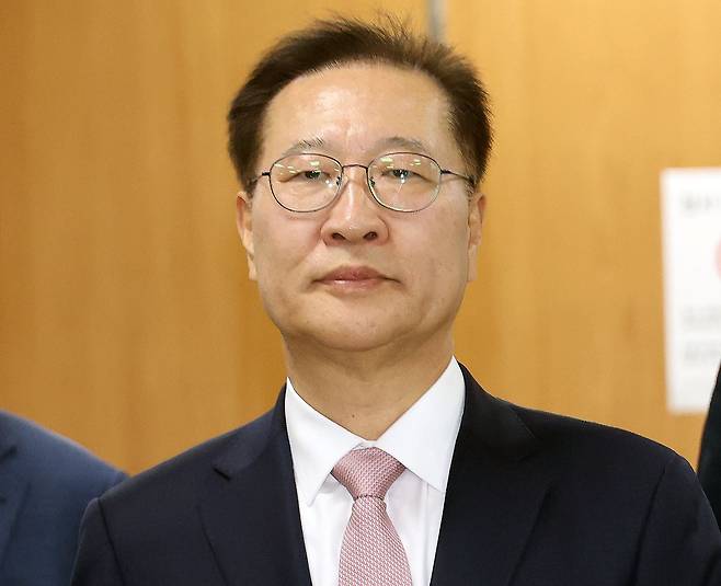 내란 중요임무 종사자 등 계엄 가담 의혹을 받는 박성재 전 법무부 장관이 27일 오전 서울 서초구 서울중앙지방법원에서 열린 공판에 출석하고 있다. 연합뉴스