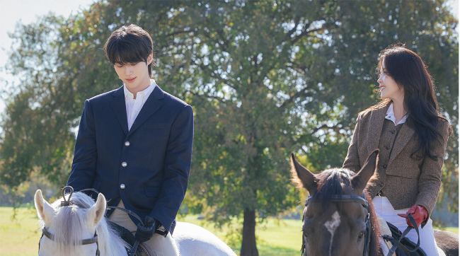 "Perfect Crown," starring Byeon Woo-seok (left) and IU (MBC)