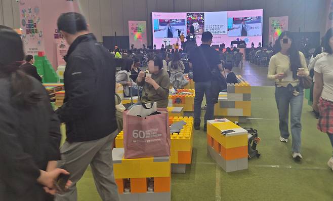 지난 24일 찾은 일산 킨텍스 1전시장. 많은 인파가 과학축제를 즐기고 있다. /사진=김소연 기자