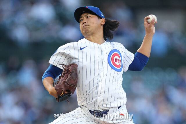 22일 필라델피아와 경기에서 공을 뿌리는 이마나가. /게티이미지코리아