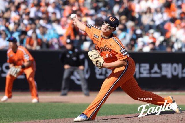 김서현이 26일 NC 다이노스전 투구하고 있다./한화 이글스 제공
