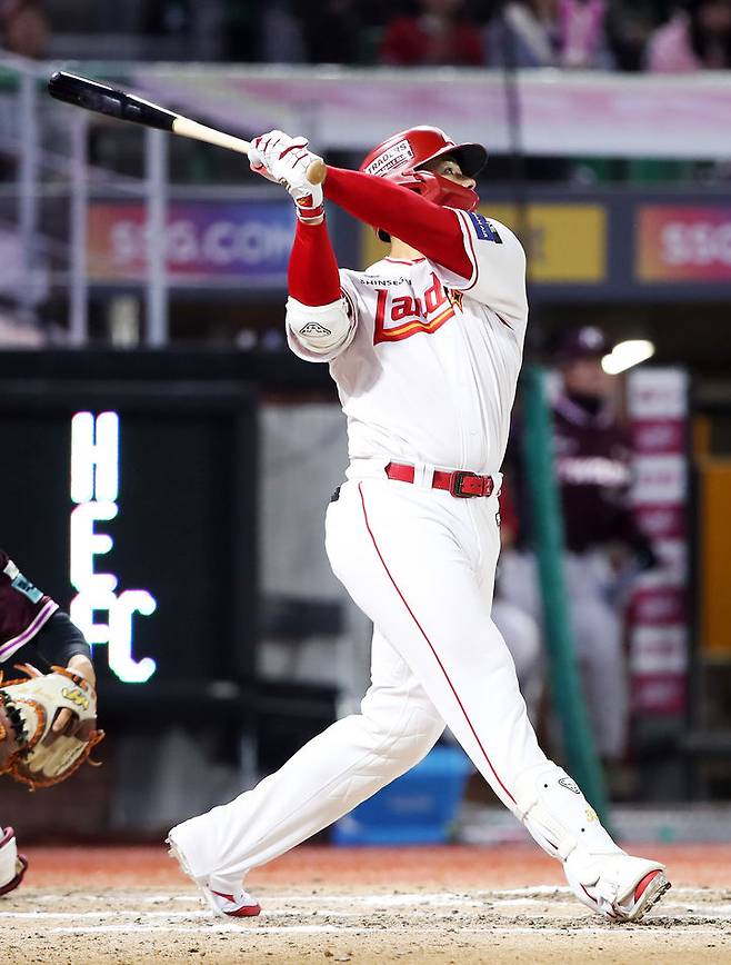 [서울=뉴시스] 프로야구 SSG 랜더스의 김재환. (사진 = SSG 랜더스 제공) *재판매 및 DB 금지