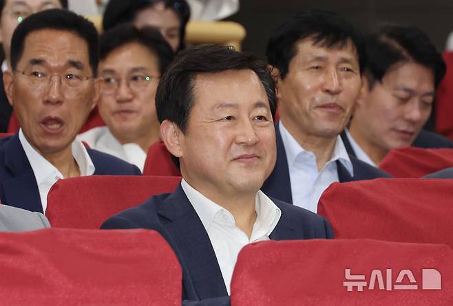 [서울=뉴시스] 고승민 기자 = 김용남 전 의원이 지난해 7월8일 서울 여의도 국회 의원회관에서 열린 '경제는 민주당 : 코스피 5000시대 실현을 위해 민주당이 할 일 : ①부동산편' 특강에 참석해 강연을 듣고 있다. 민주당은 27일 김 전 의원을 경기 평택을 재선거에 전략공천했다. 2026.4.27. kkssmm99@newsis.com