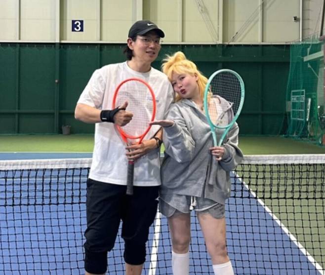 가수 현아가 최근 달라진 외모로 화제를 모은 가운데, 직접 입장을 밝히며 팬들의 우려를 진정시켰다. 장성규 사회관계망서비스(SNS). 뉴스1