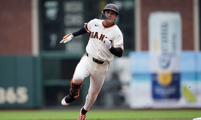 San Francisco Giants' Jung Hoo Lee runs to third base after hitting a triple against the Miami Marlins during the first inning of a baseball game Sunday, April 26, 2026, in San Francisco. (AP Photo/Jeff Chiu)