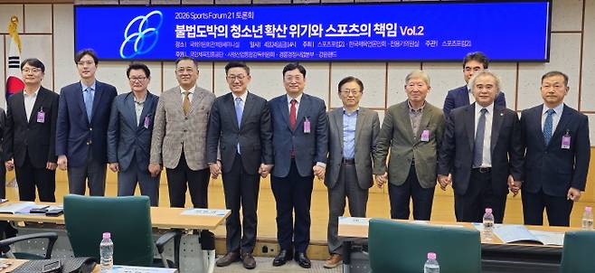 ▲ 전용기 더불어민주당 의원실과 스포츠포럼21, 한국체육언론회가 공동 개최한 토론회에서 학교 체육 활성화를 통해 청소년의 불법 도박을 막아야 한다는 주장이 나왔다. ⓒ스포츠포럼21